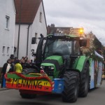 Auch eine Gruppierung aus Menning war mit dabei - gezogen von einem unserer Traktoren. Foto: Bachmaier